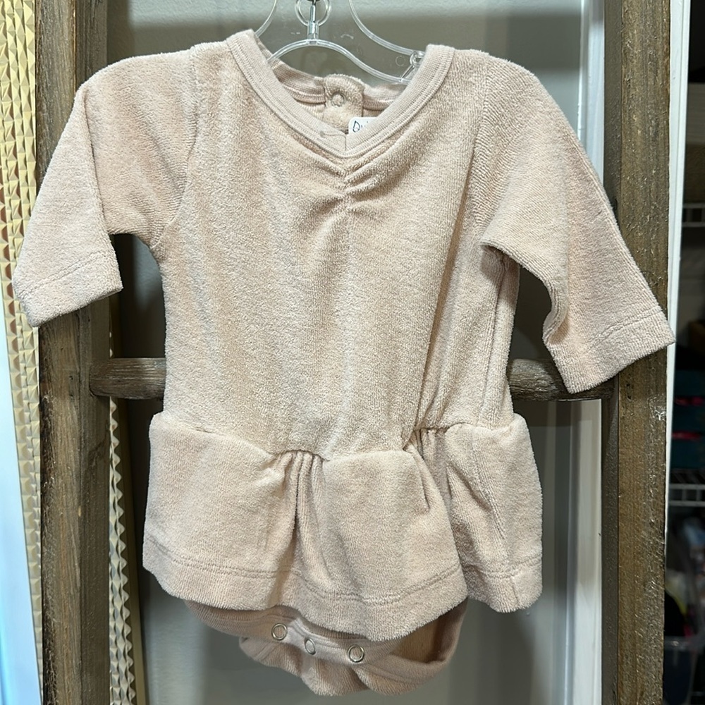 Kate Quinn Terry romper dress in Beige size 3-6M EUC
